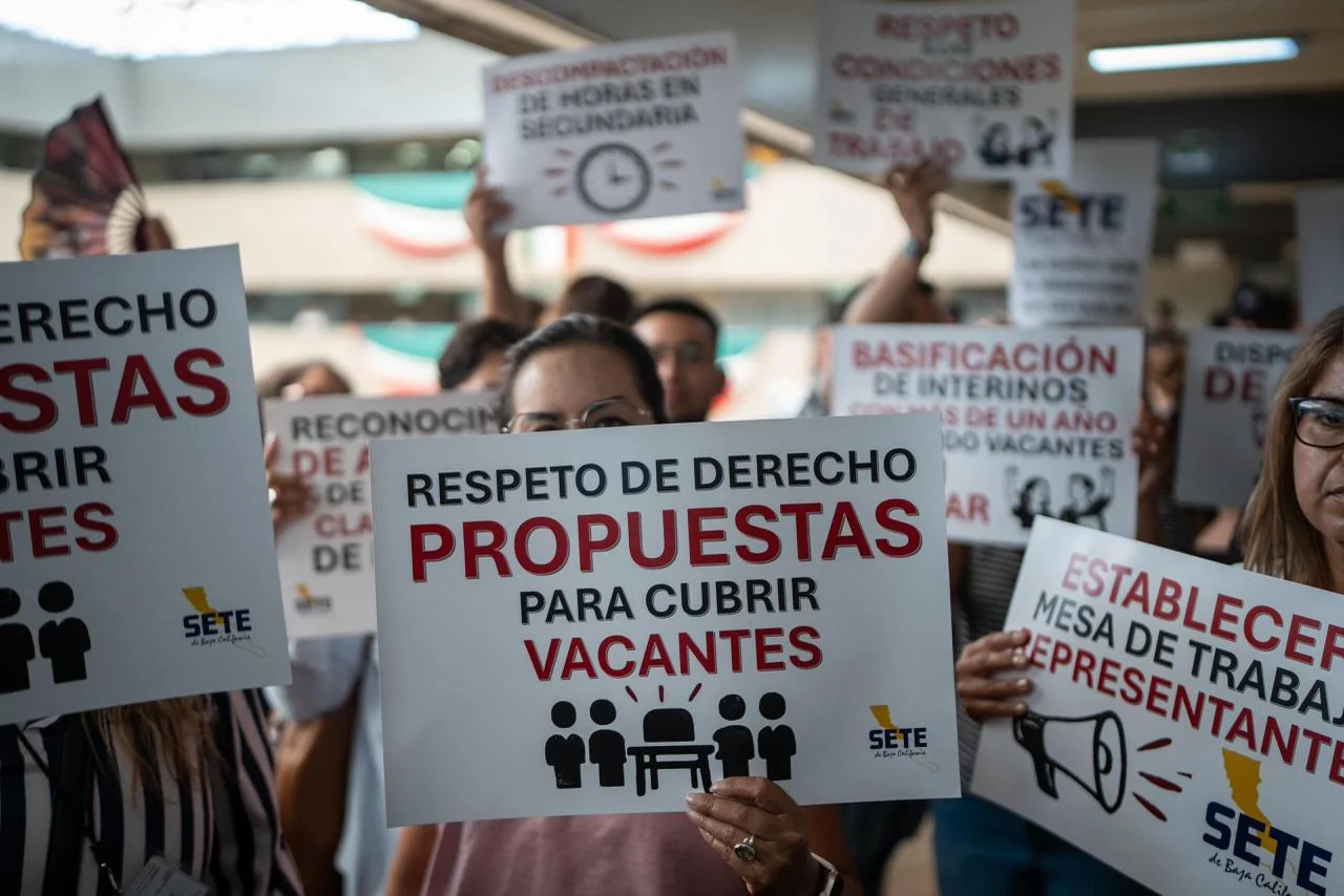 SETEBC protesta; acusan exclusión de 50 maestros interinos