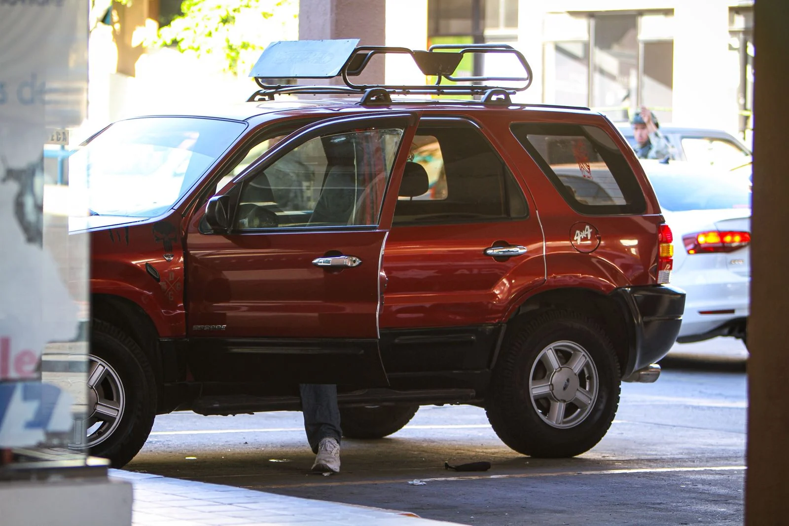 Asesinan a balazos a un hombre dentro de plaza comercial en Tijuana
