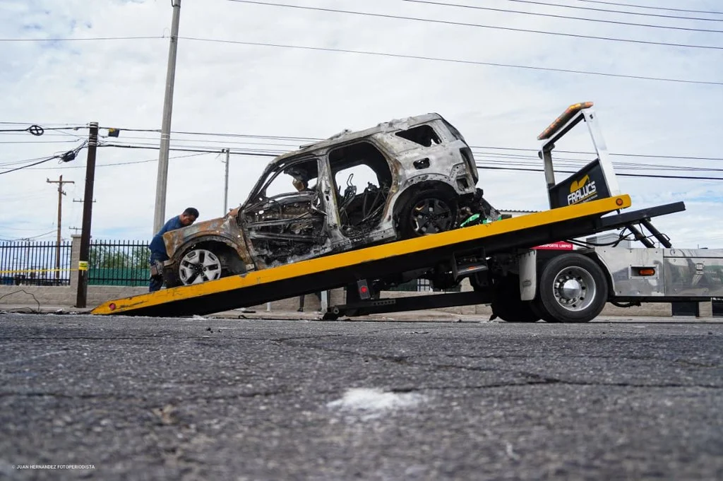Muere conductor calcinado tras choque contra camión de pasajeros