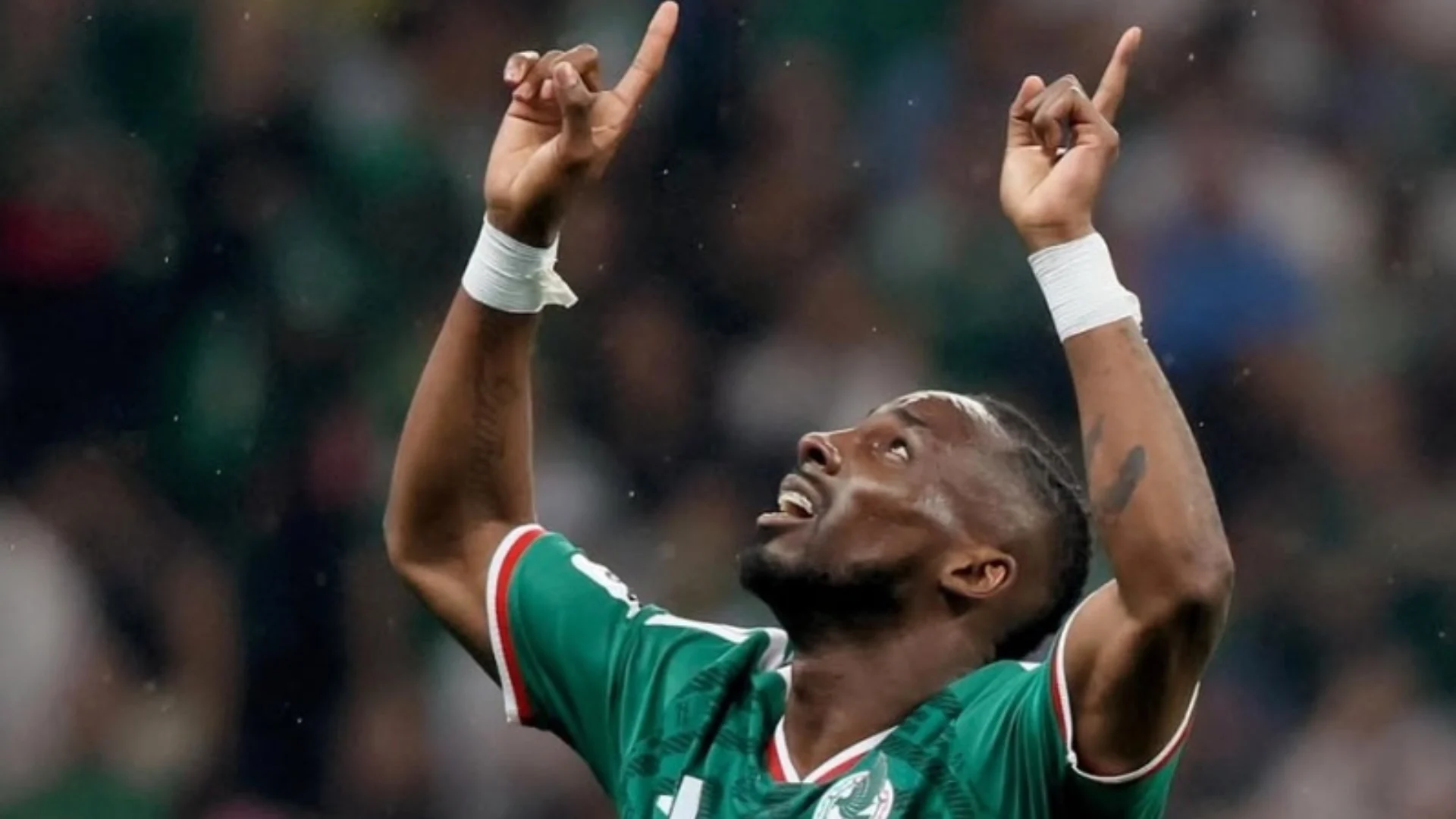 Julián Quiñones hace historia: el delantero mexicano es nominado al Balón de Oro 2026