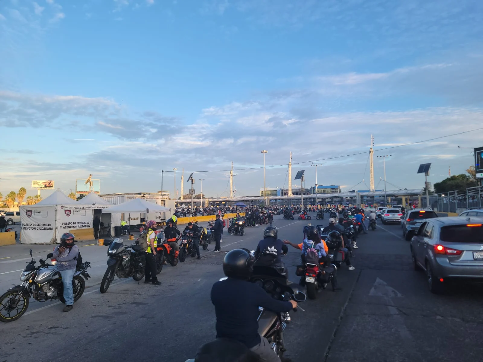 Habilita CBP carril exclusivo para motocicletas; despliegan operativo vial en garita de Tijuana