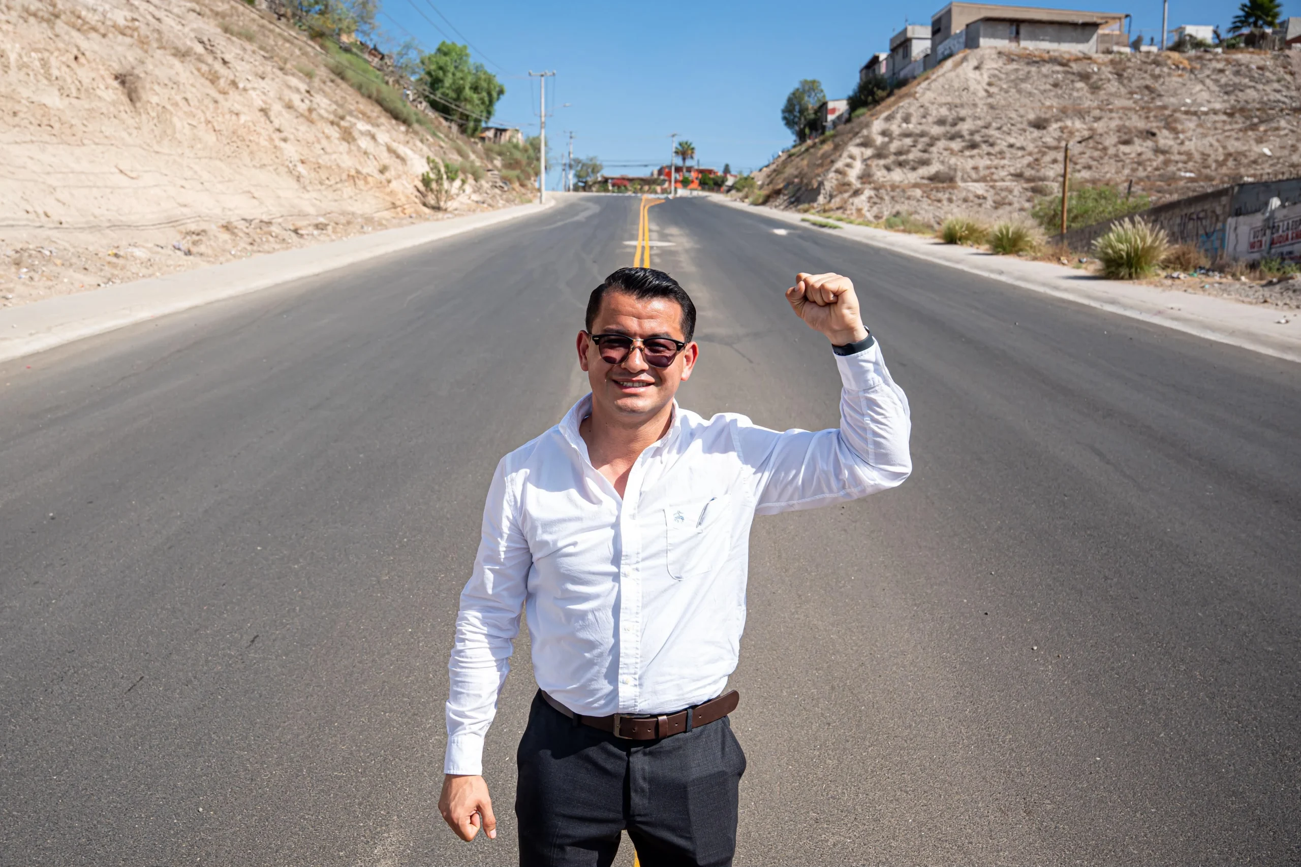 Rehabilitan con asfalto el Circuito de los Carlos en El Refugio