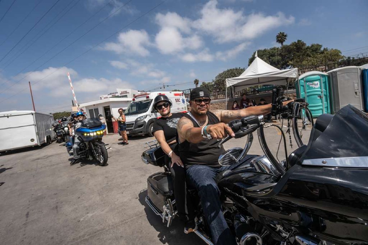 Más de 500 motociclistas de California entregan 4 mil juguetes a niños en Rosarito
