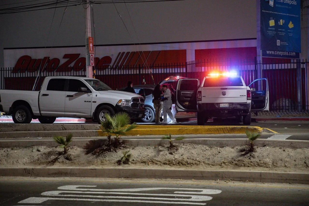 Asesinan a balazos a conductor frente a Plaza La Pajarita en Santa Fe