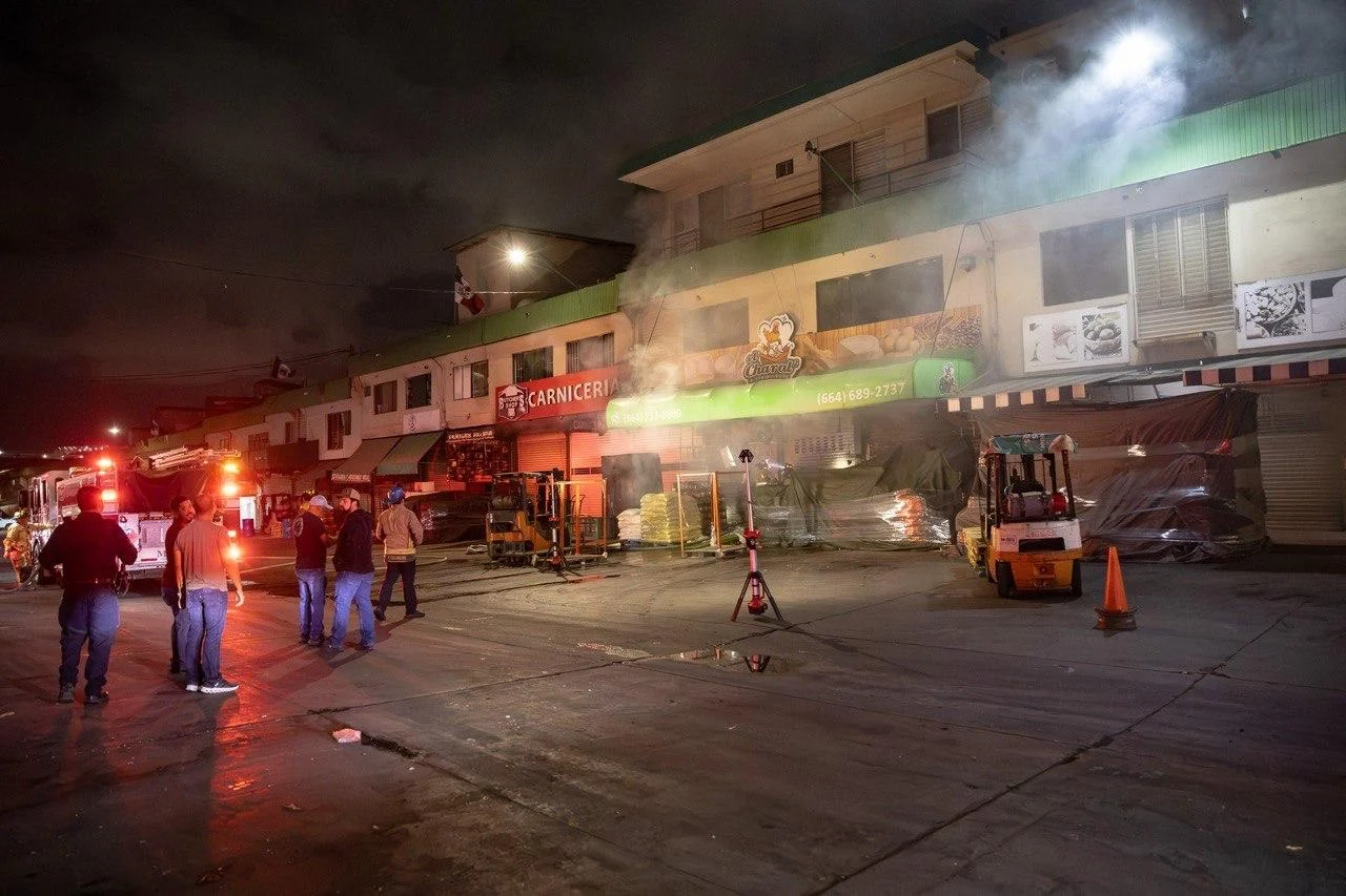 Se incendia distribuidora en la Central de Abastos