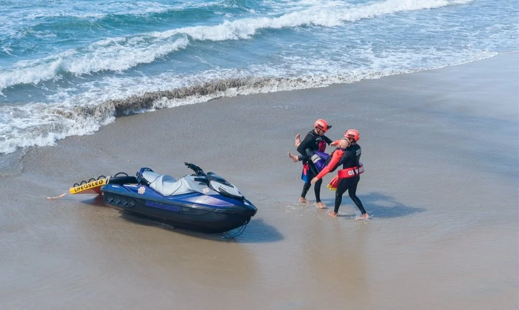 Bomberos de todo el país se capacitan en rescate en acantilados en Playas de Tijuana