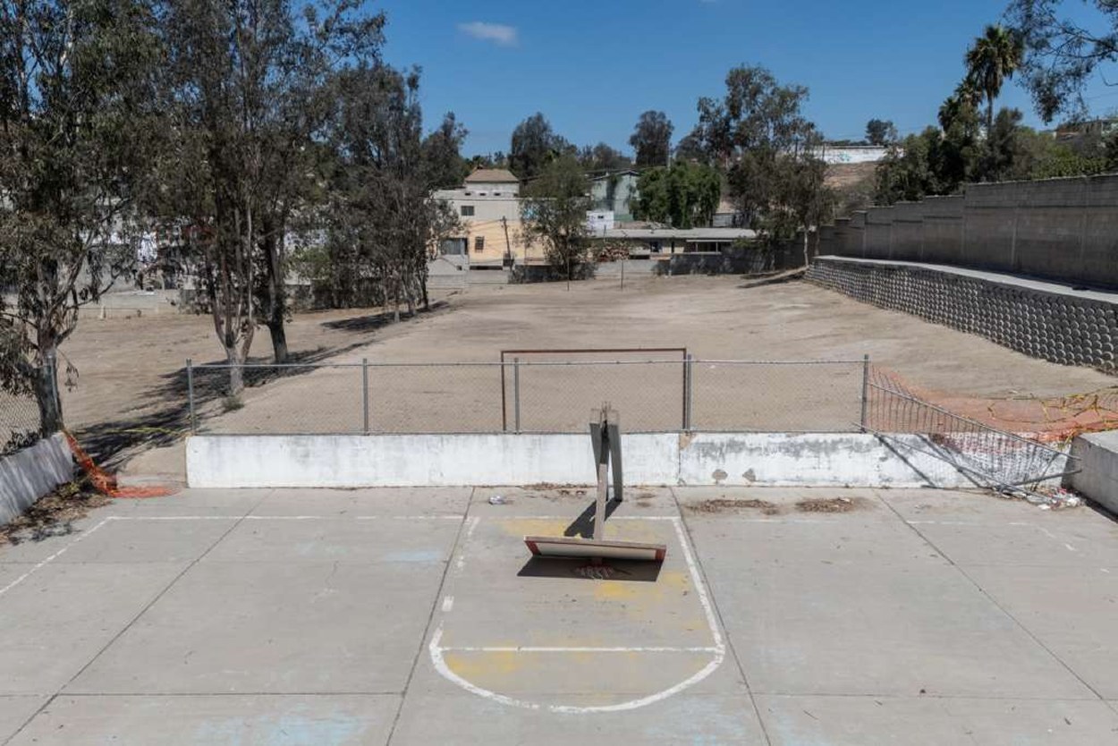 Investigan negligencia tras muerte de estudiante por colapso de estructura en primaria de Tijuana