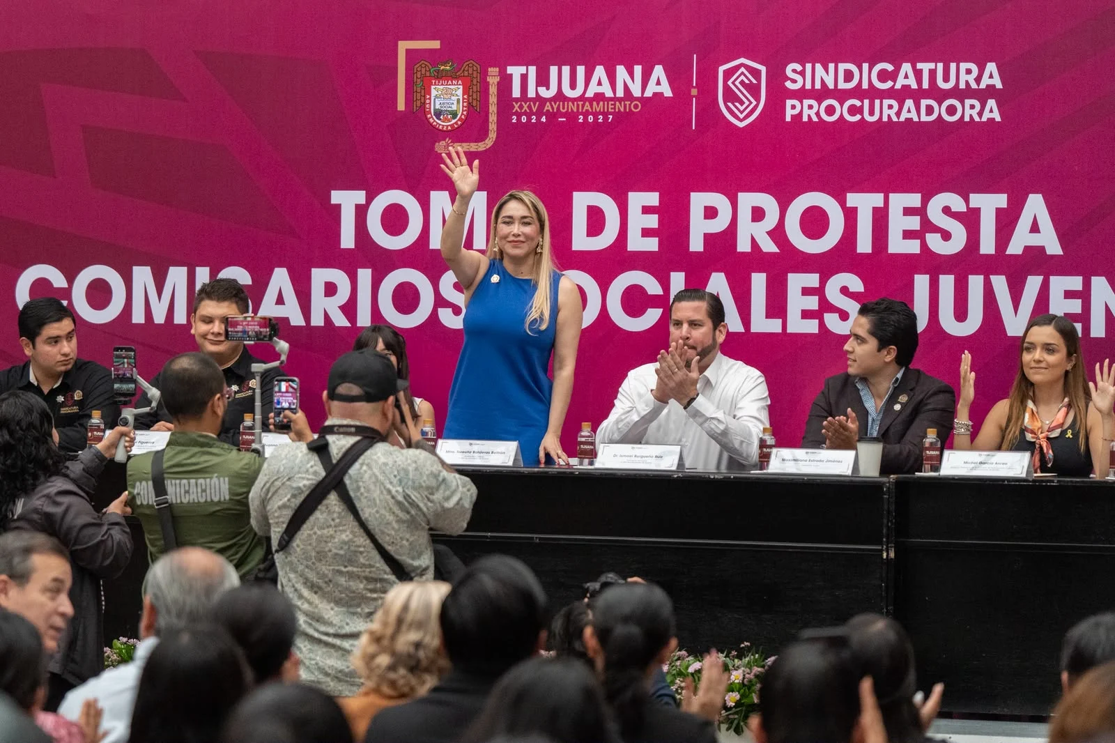 Jóvenes vigilarán servicios públicos y colonias en Tijuana: rinden protesta 240 nuevos comisarios sociales