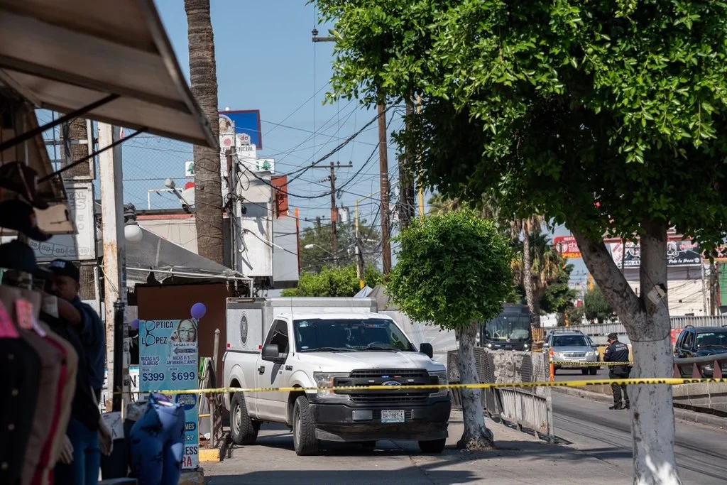 Asesinan a balazos a un hombre en concurrido crucero de la 5 y 10