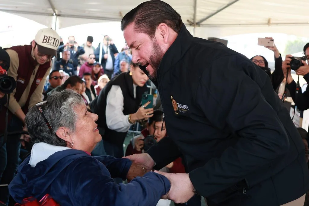 Ismael Burgueño destaca apoyos sociales, despensas y vivienda en Tijuana