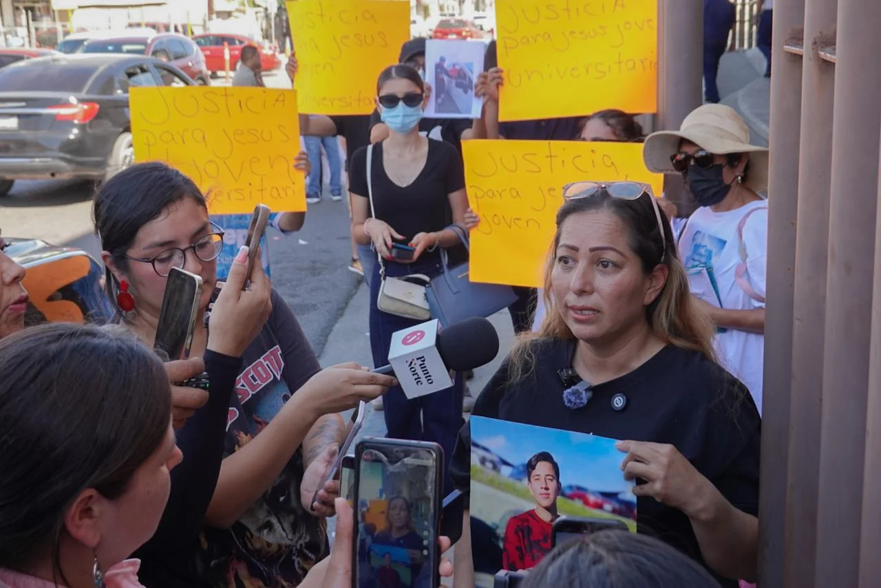 Madre de estudiante de Derecho de la UABC asesinado en Tijuana exige justicia