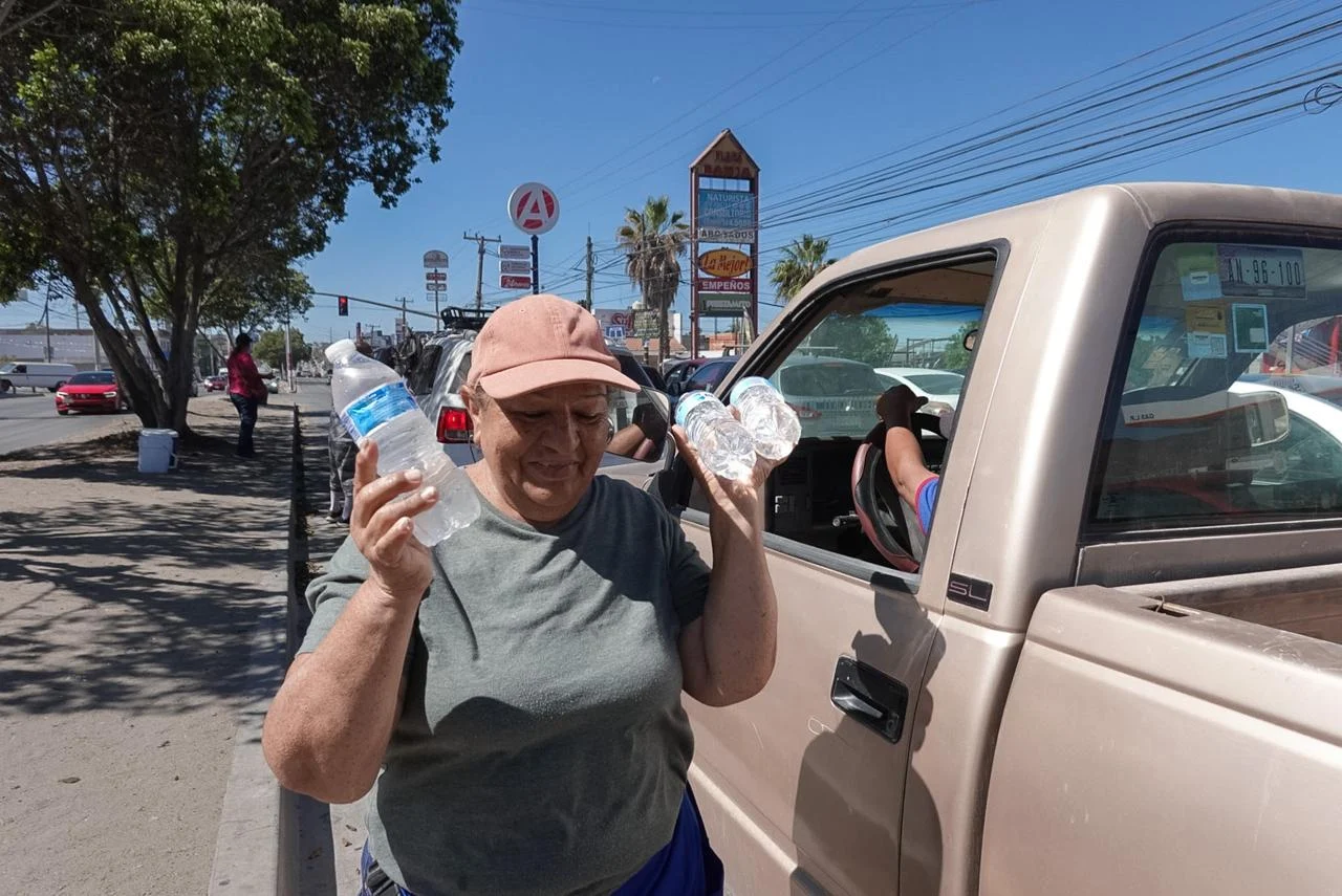 Calor extremo en Tijuana: trabajadores de la Zona Este encaran jornadas críticas bajo el sol y viento seco