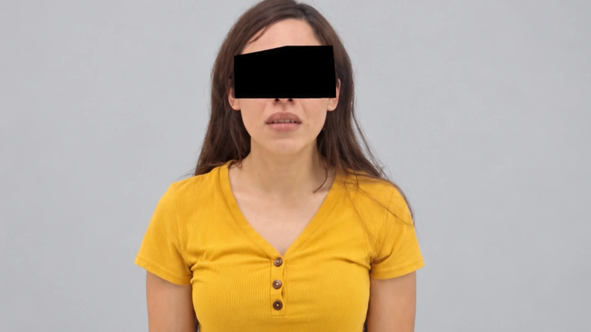 Detienen a nutrióloga de TV por chocar intencionalmente el auto de su expareja