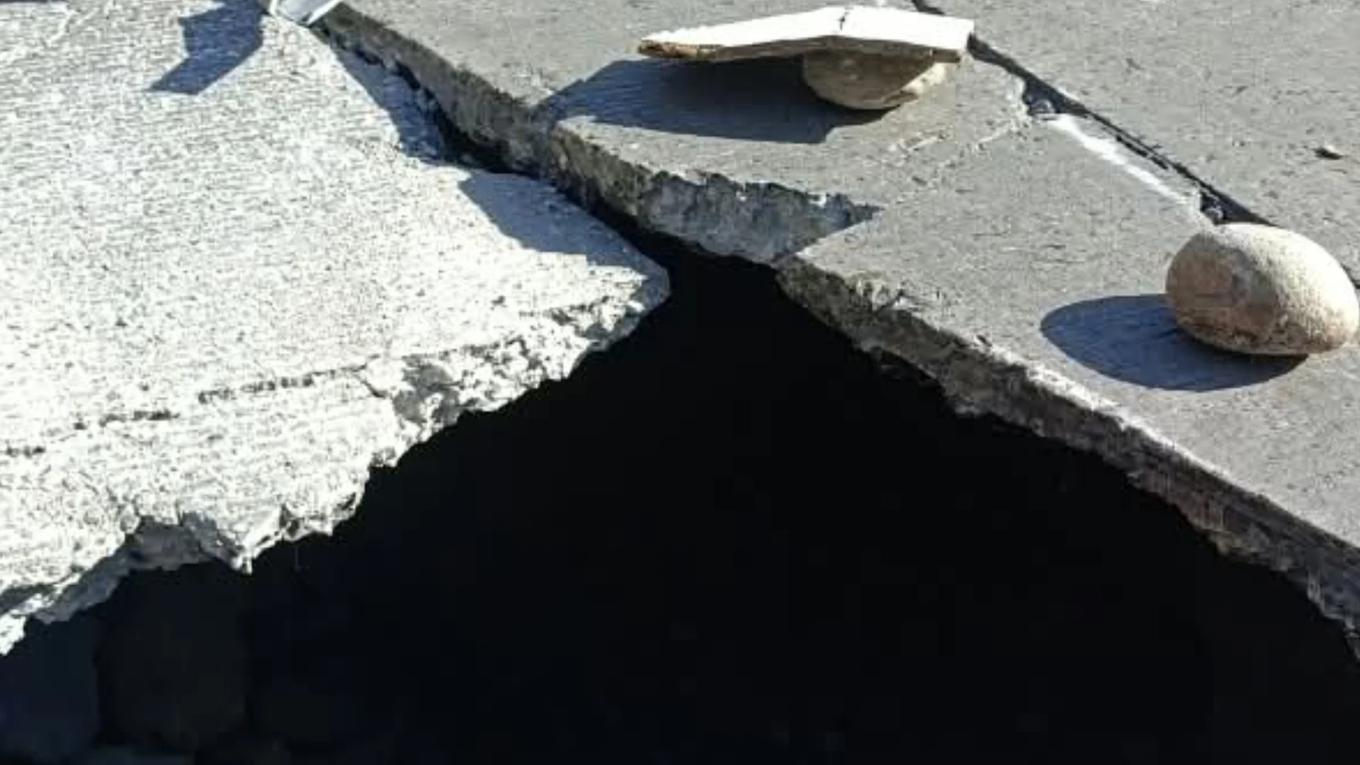 Cierran gasa de acceso a El Mirador en Tijuana por reparación de socavón
