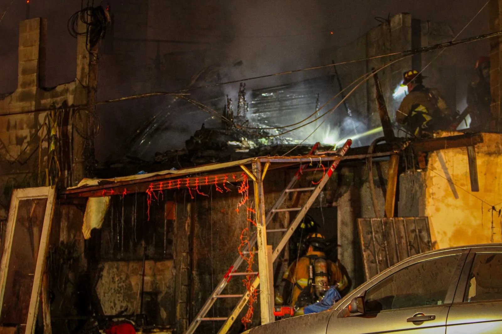 Incendio consume tres viviendas en la colonia El Florido