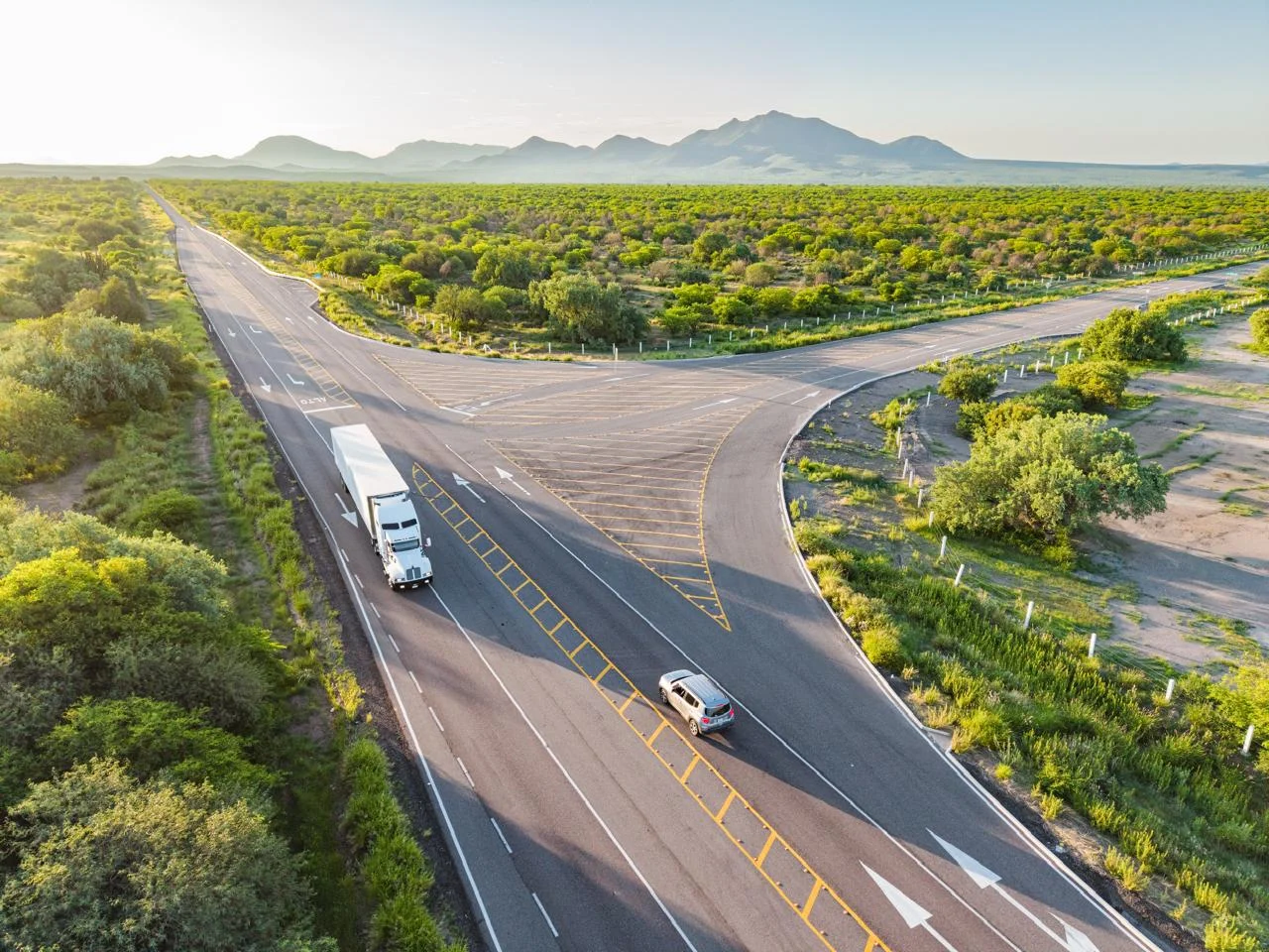 Durazo y Sheinbaum invierten más de 20 mil millones de pesos en modernización de carreteras en Sonora