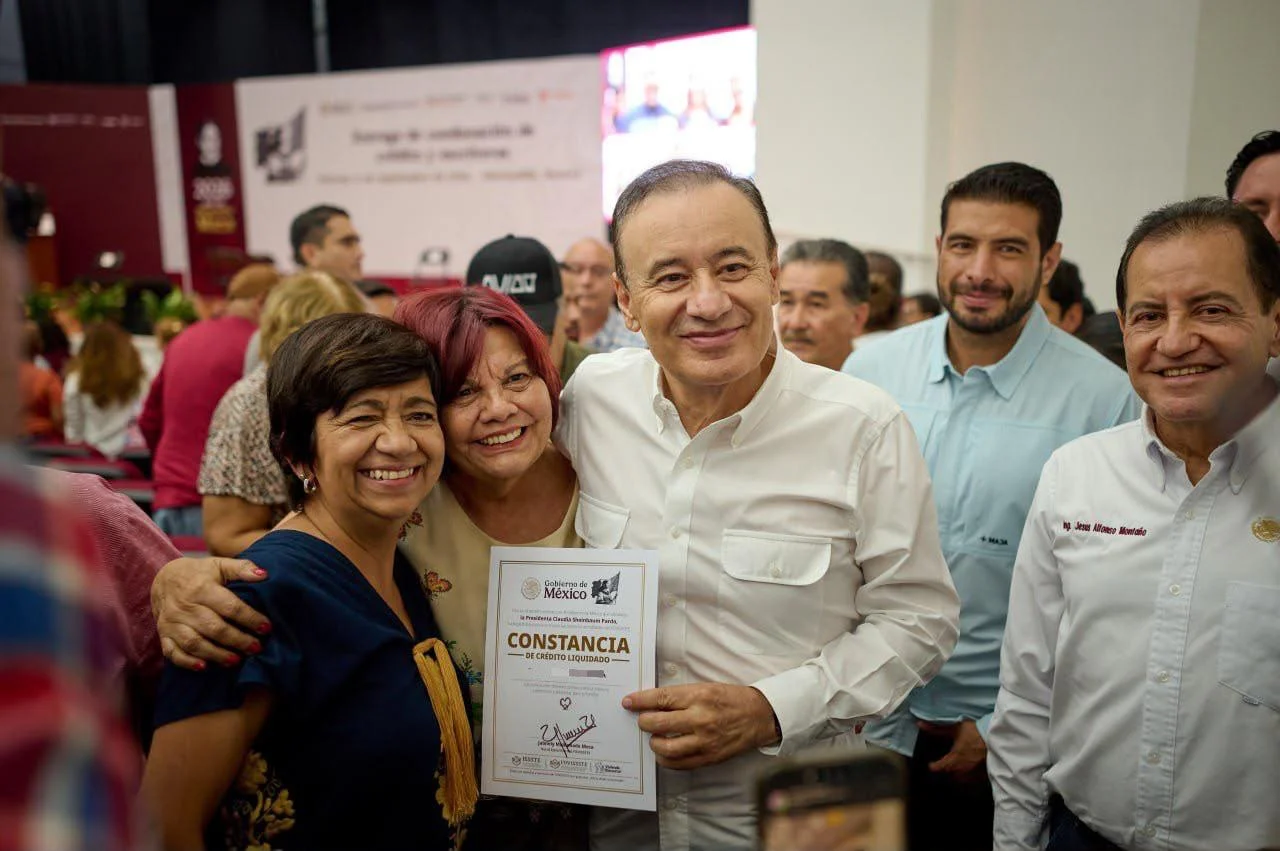 Entregan más de mil escrituras y finiquitos de crédito para asegurar el patrimonio familiar en Sonora