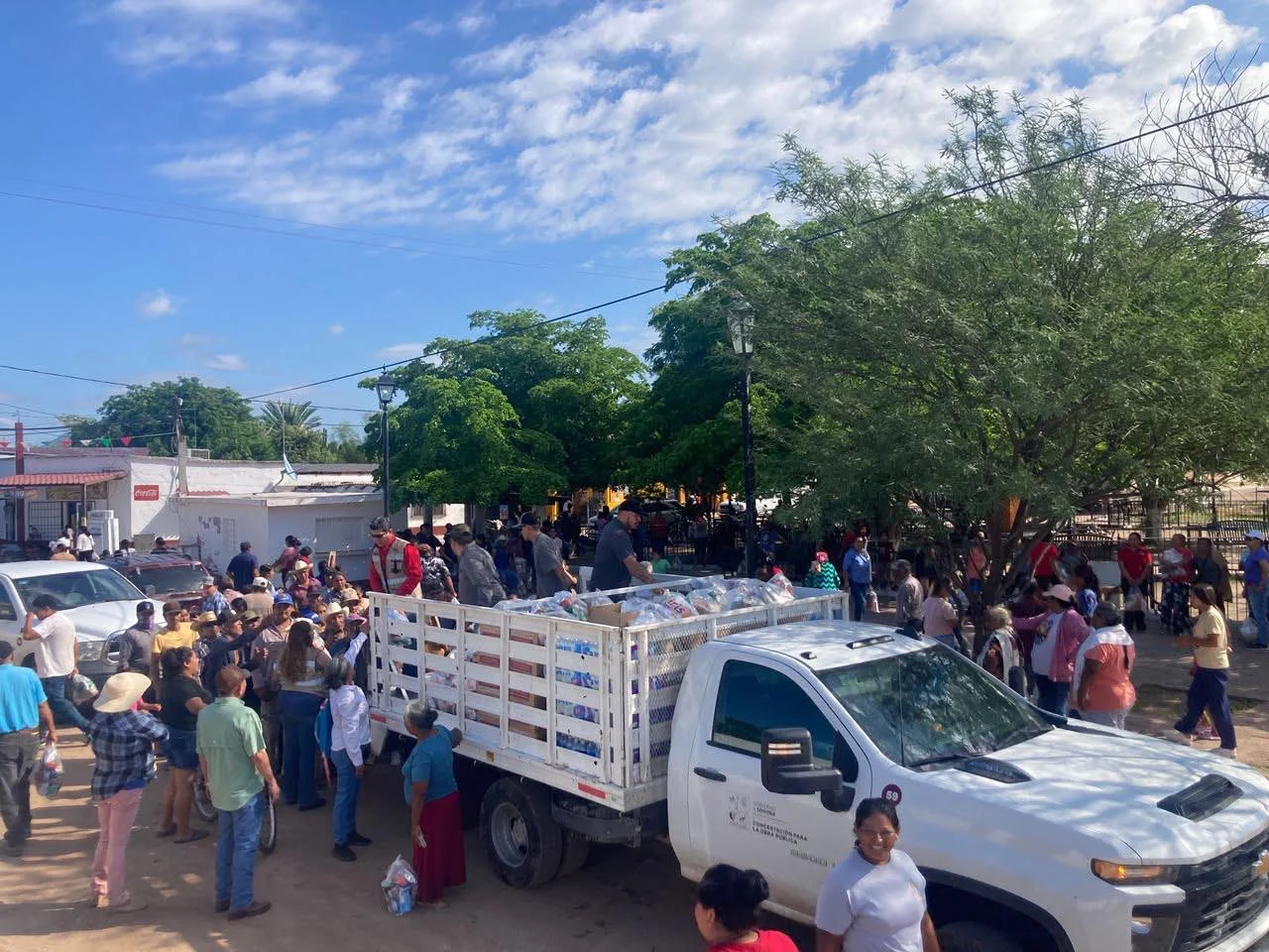 Gobierno de Sonora brinda apoyo a familias afectadas por el huracán Polo