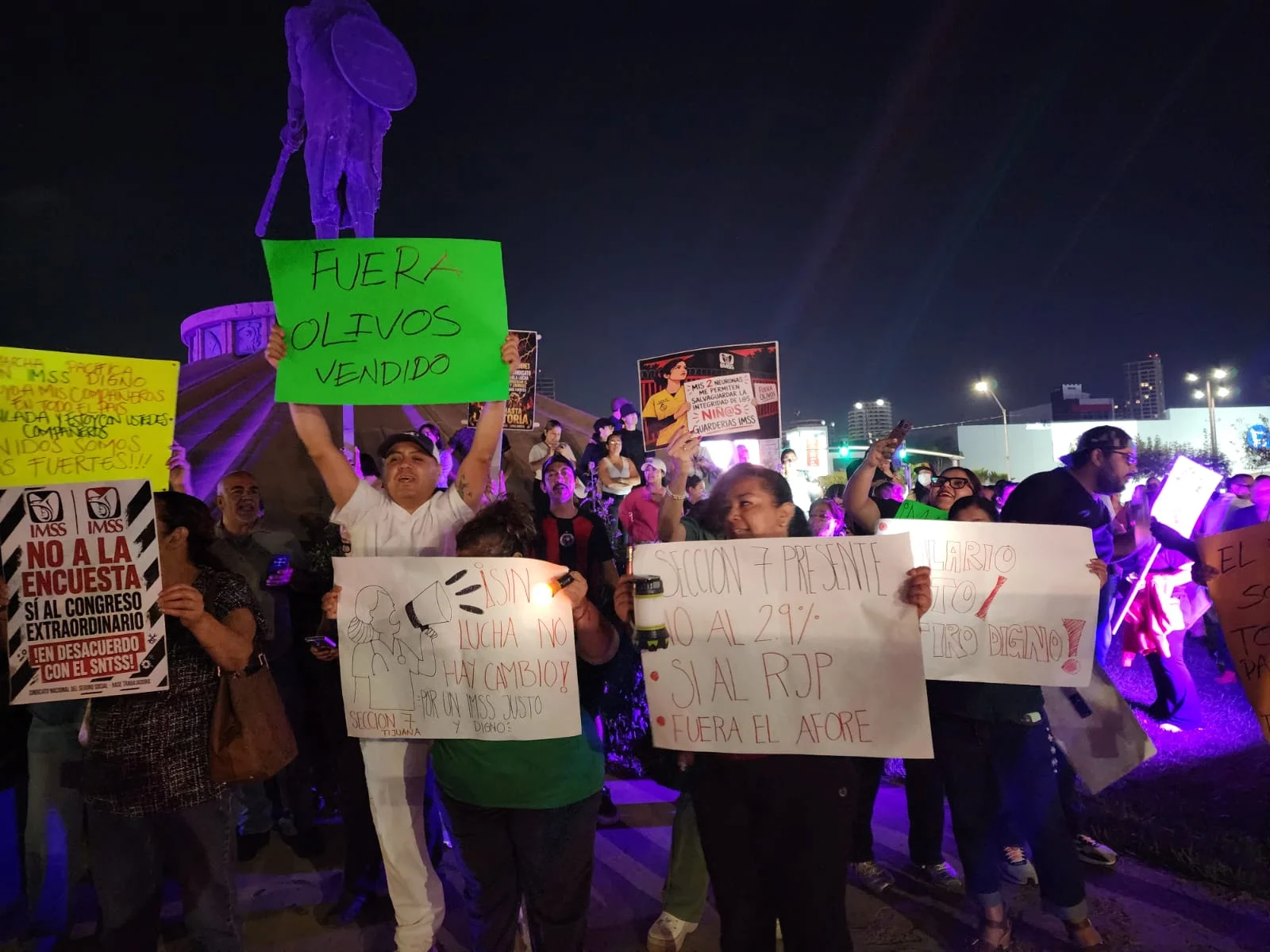 Personal del IMSS protesta en Tijuana por desabasto de insumos y equipo médico