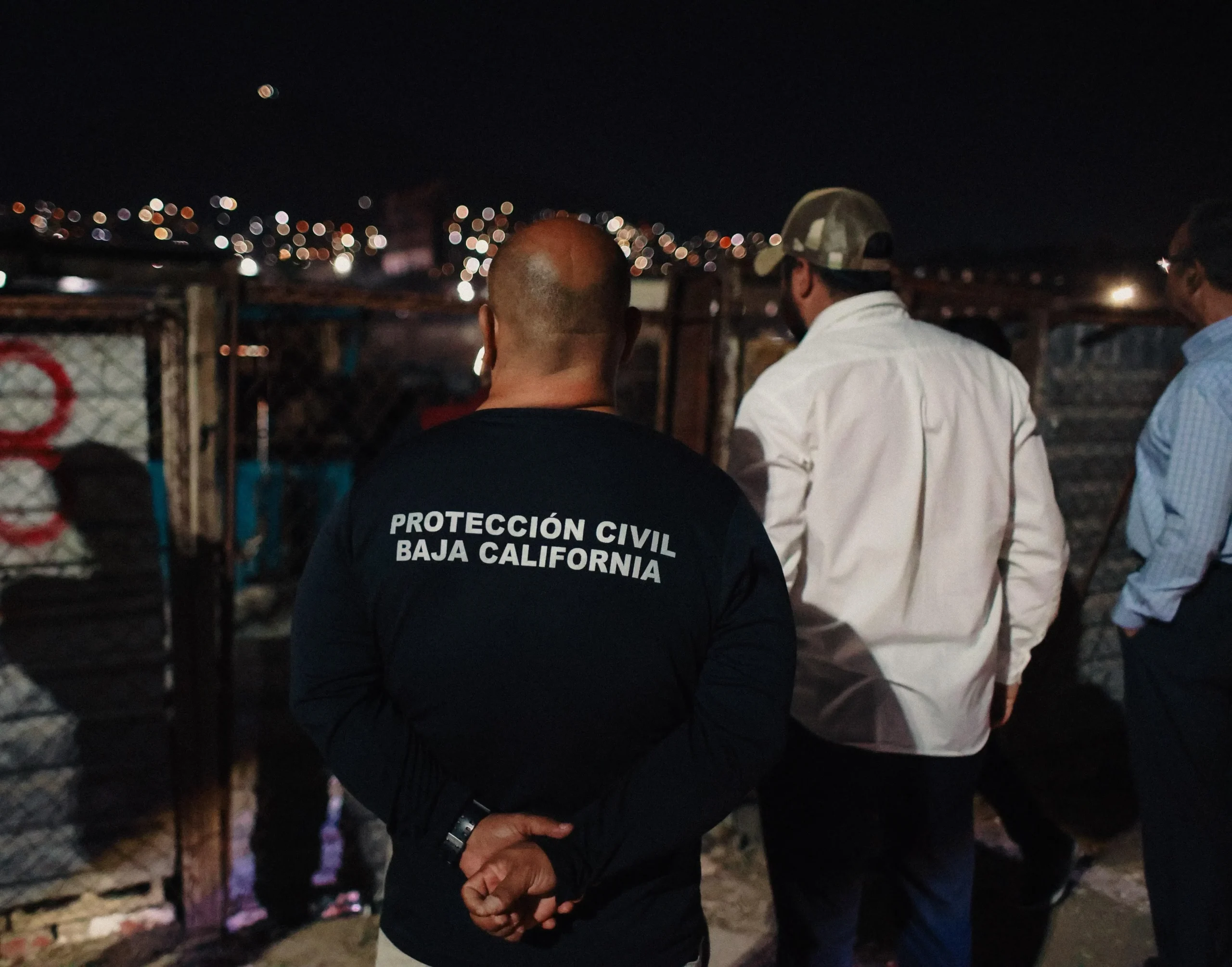 Ofrecen refugio temporal a habitantes de la canalización del Río Tijuana ante fuertes lluvias y vientos