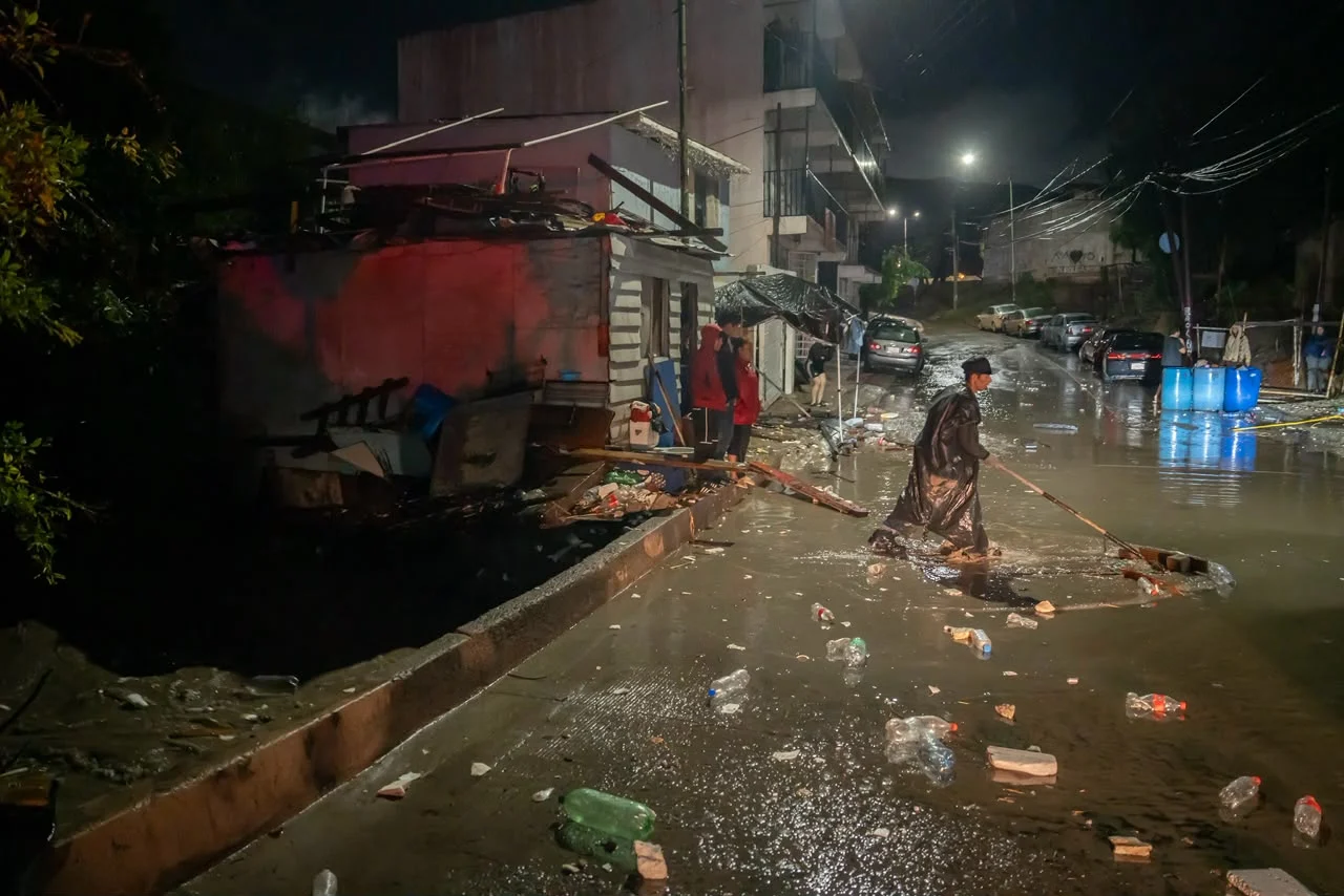 Se desborda canal pluvial en Tijuana: afecta colonias Orozco y Florido Primera Sección