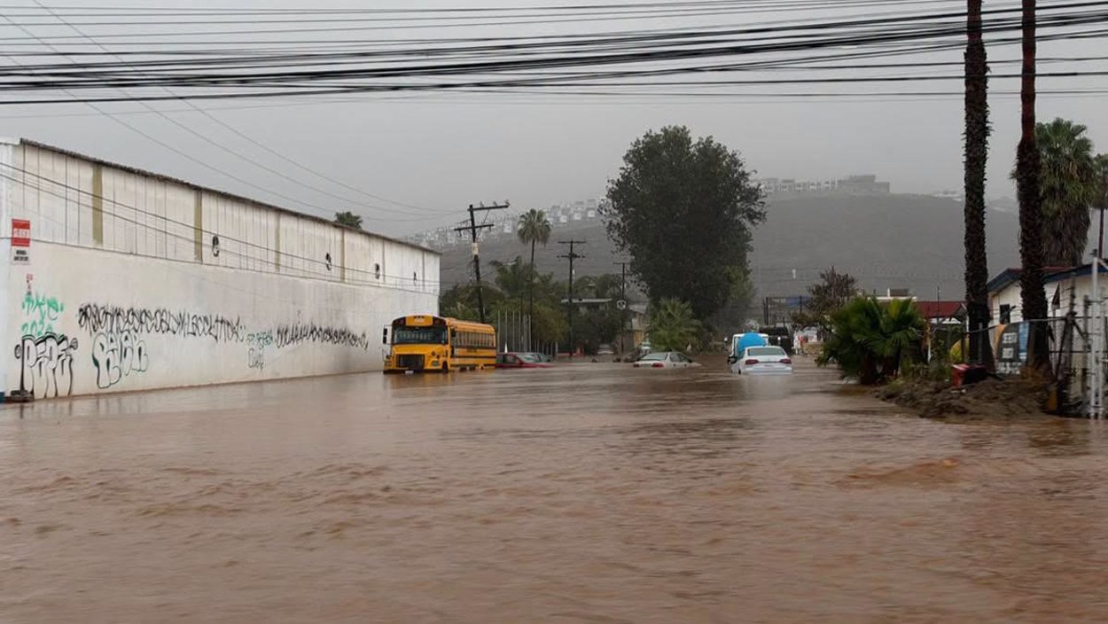 Remanentes de tormenta dejan inundaciones y 25 colonias sin luz en Ensenada