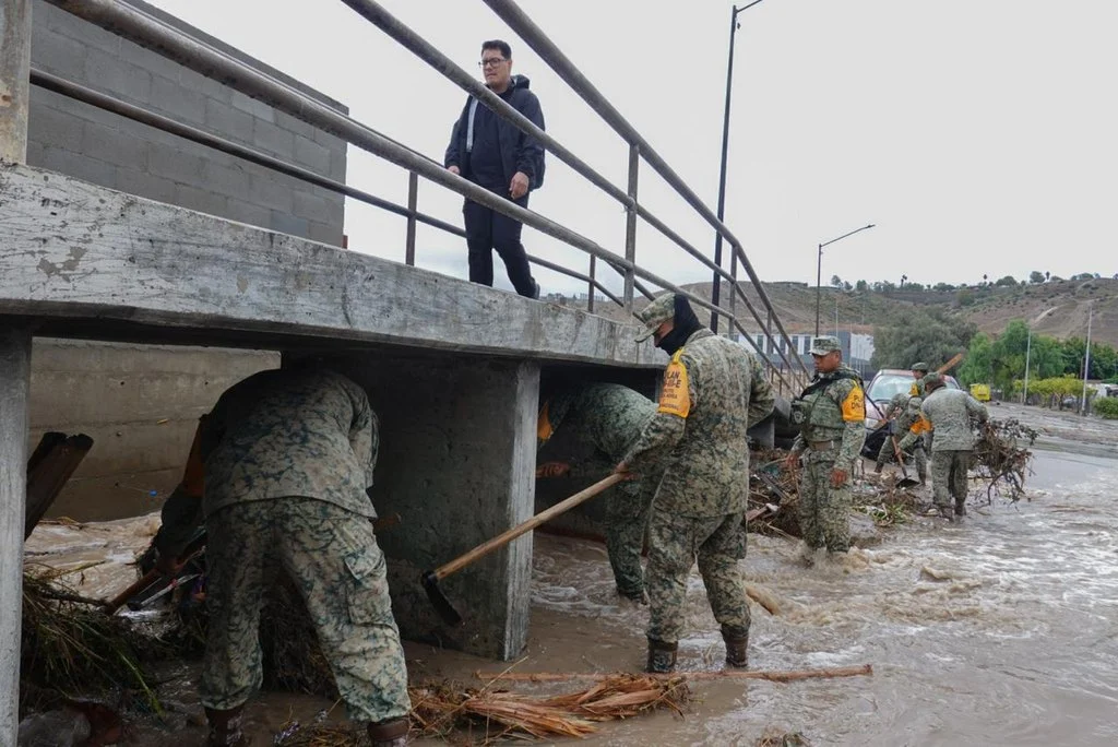 Lluvias de la tormenta Rachel desbordan canales en Tijuana; Ejército aplica Plan DN-III-E