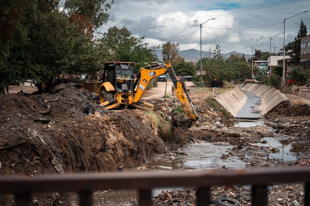 Limpian 1.2 kilómetros de canal pluvial en El Pípila para prevenir inundaciones en Tijuana