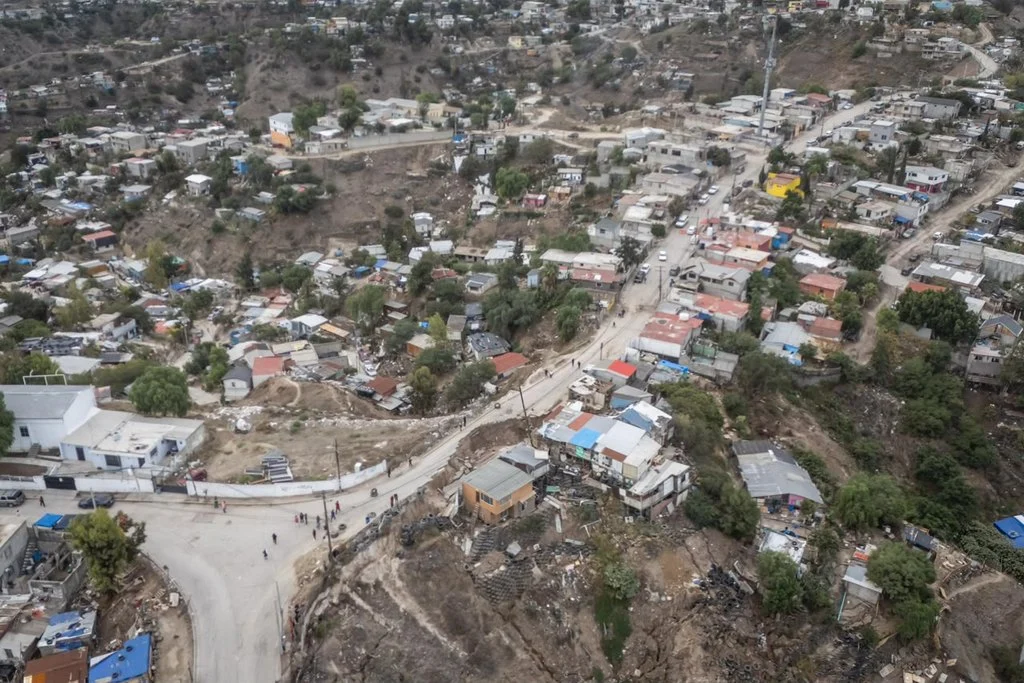 Deslizamiento en colonia 3 de Octubre de Tijuana pone en riesgo hasta 40 viviendas
