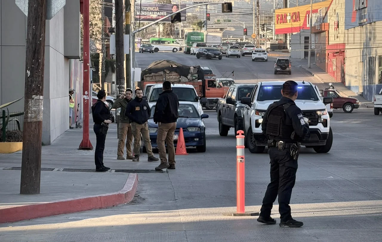 Atacan a balazos a elemento de la Policía Municipal en Tijuana
