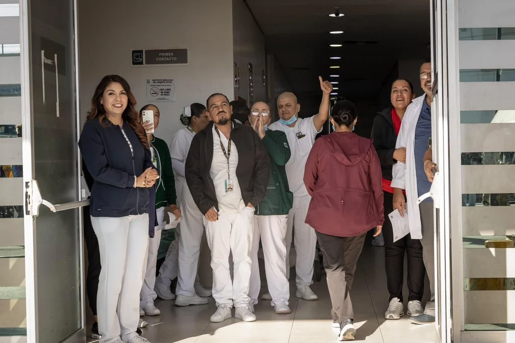 Marchan trabajadores del IMSS en Tijuana por desabasto de insumos y mejoras salariales