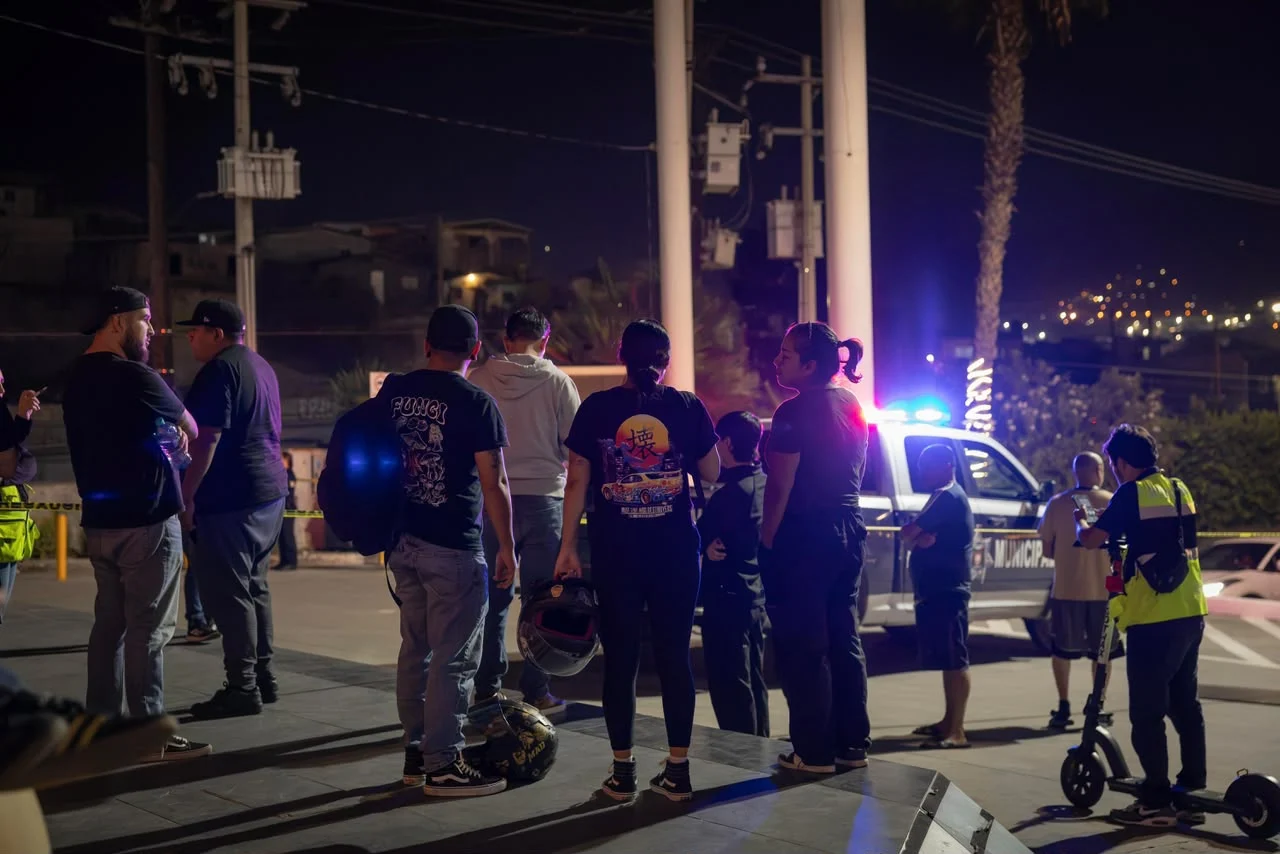 Ataque armado en Plaza Comercial deja a un hombre herido en Tijuana; localizan arma larga
