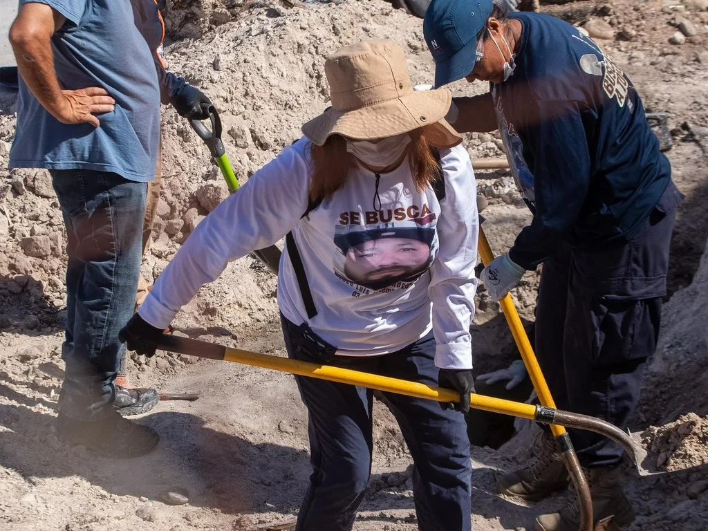 Colectivo localiza cuatro cuerpos en fosa y denuncia rezago pericial de la FGE
