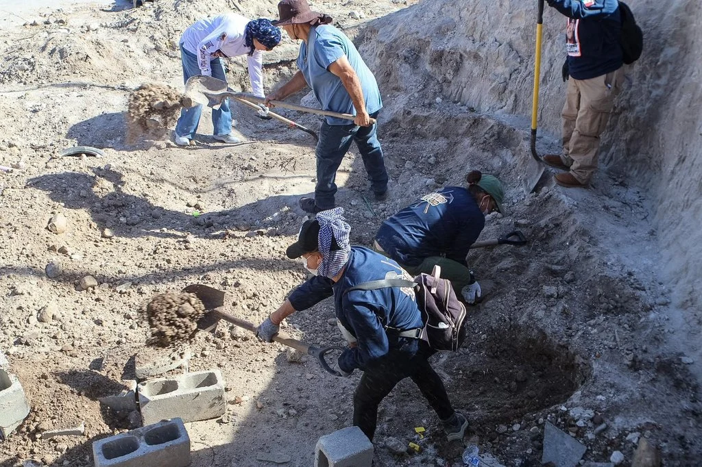 Colectivo localiza cuatro cuerpos en fosa y denuncia rezago pericial de la FGE