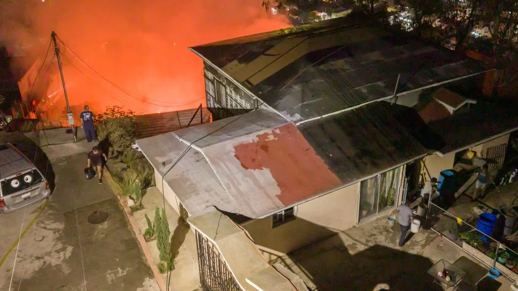 Incendio consume seis viviendas y deja más de 30 damnificados en la colonia Lázaro Cárdenas