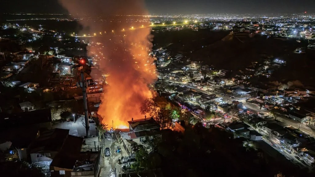 Incendio consume seis viviendas y deja más de 30 damnificados en la colonia Lázaro Cárdenas