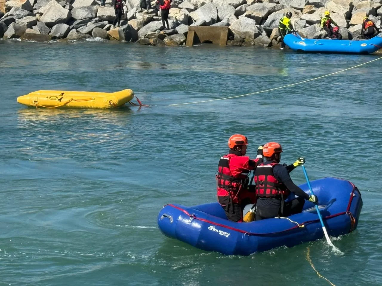 Bomberos de Tijuana se capacitan con CAL FIRE en rescate en aguas rápidas
