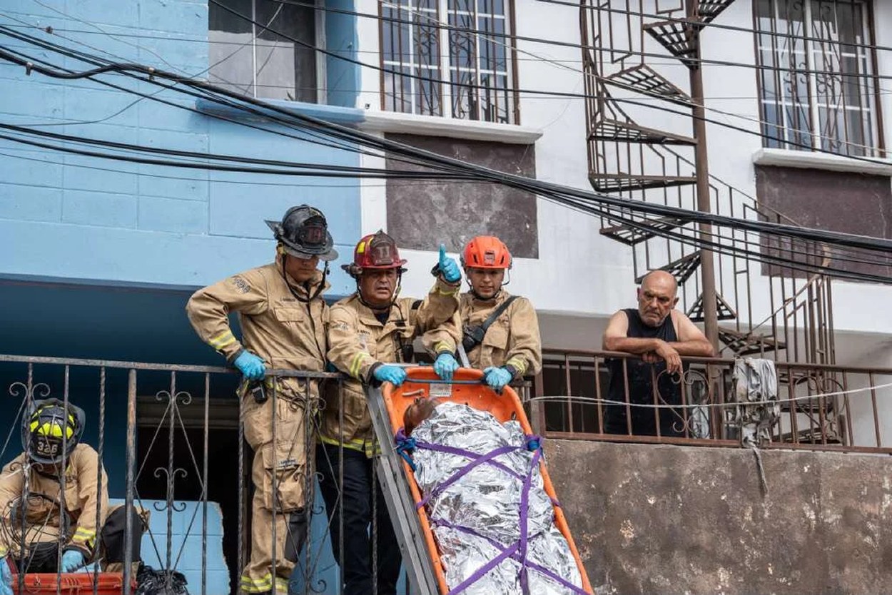 Hombre resulta herido de gravedad por descarga eléctrica