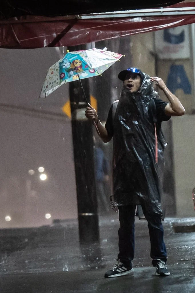 Lluvias en Tijuana provocan encharcamientos y tráfico pesado en vialidades clave