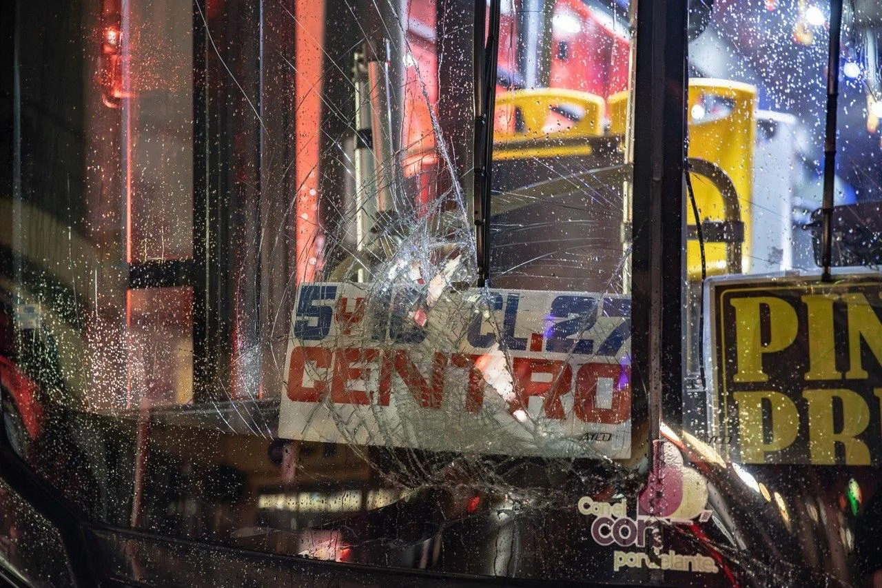 Camión de transporte público atropella a un hombre