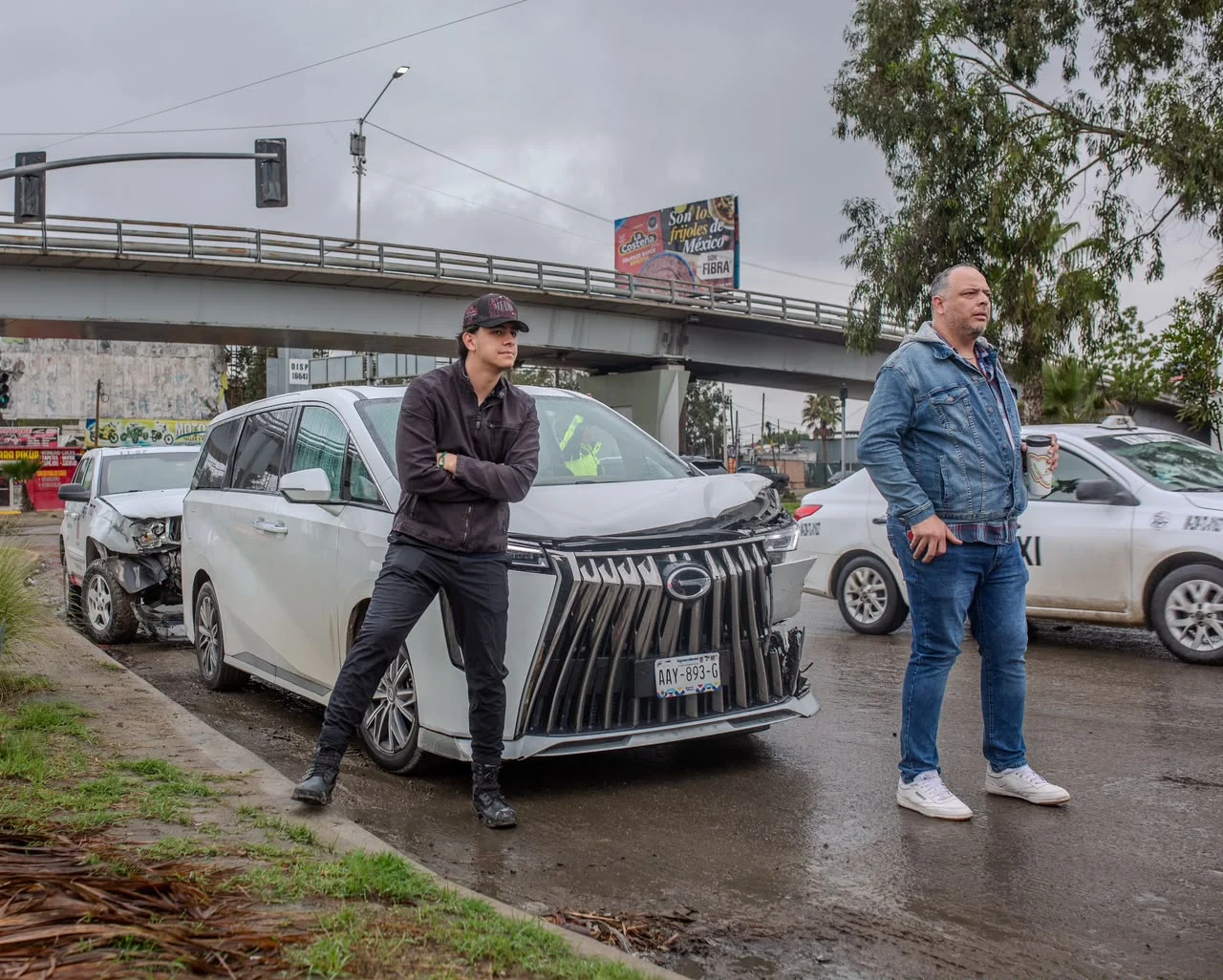 Choque entre camioneta particular y unidad de valores en bulevar Bellas Artes deja saldo blanco