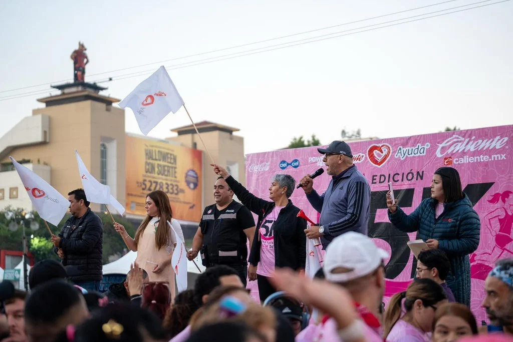 Reúnen a más de mil 300 corredores en la quinta edición de Corre Contra el Cáncer de Mama