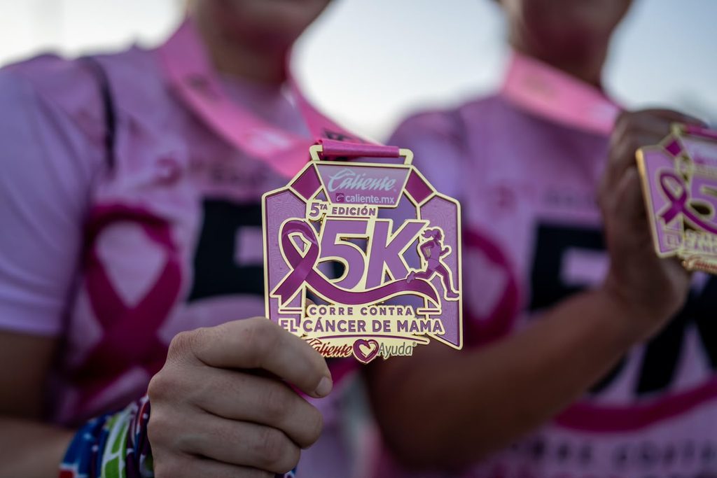 Reúnen a más de mil 300 corredores en la quinta edición de Corre Contra el Cáncer de Mama