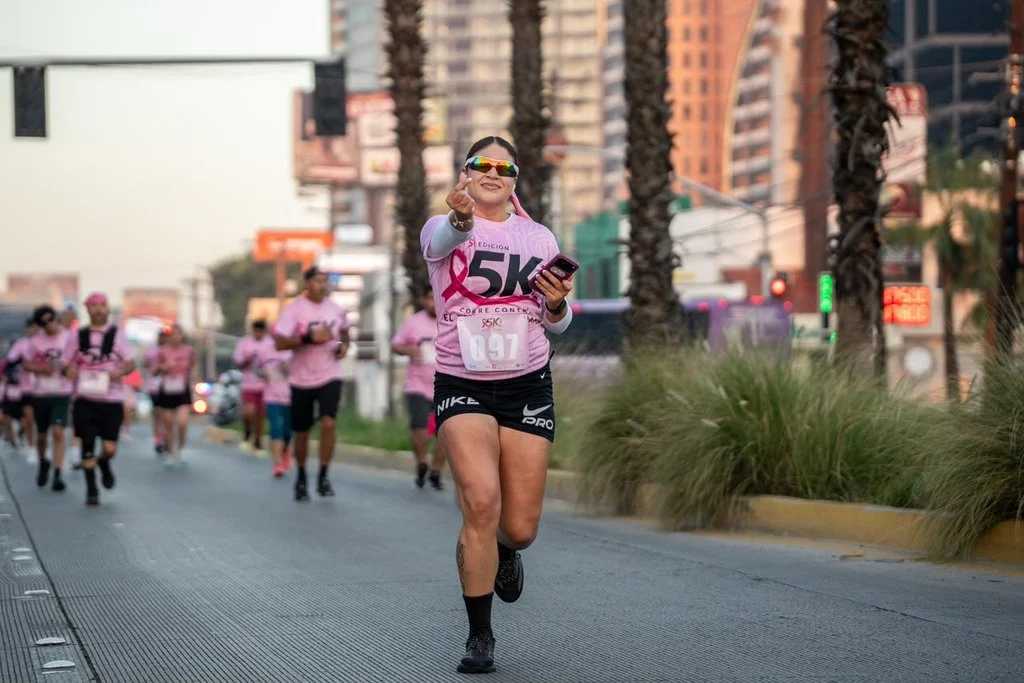 Reúnen a más de mil 300 corredores en la quinta edición de Corre Contra el Cáncer de Mama