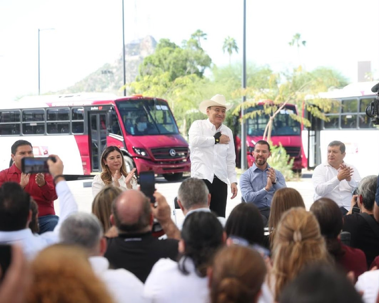 Durazo entrega 20 nuevos camiones en Hermosillo y suma 175 unidades renovadas al transporte público