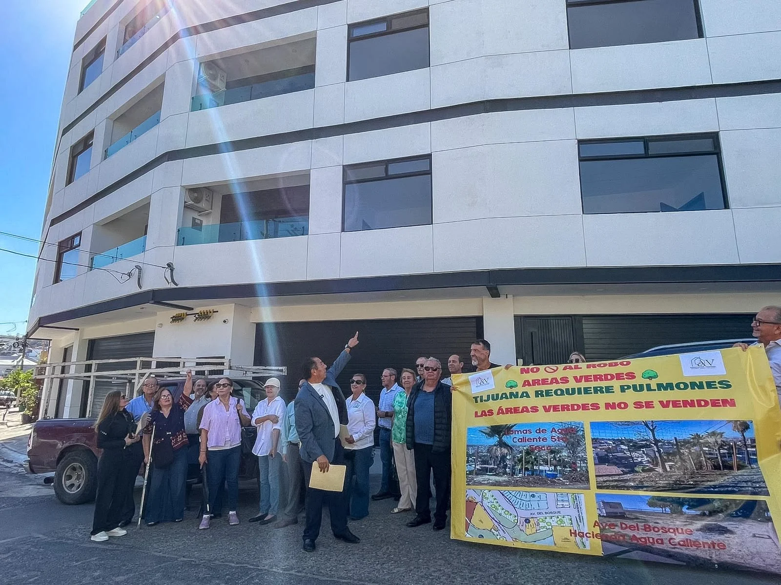 Vecinos de Lomas de Agua Caliente ganan amparo contra complejo ilegal y exigen su demolición