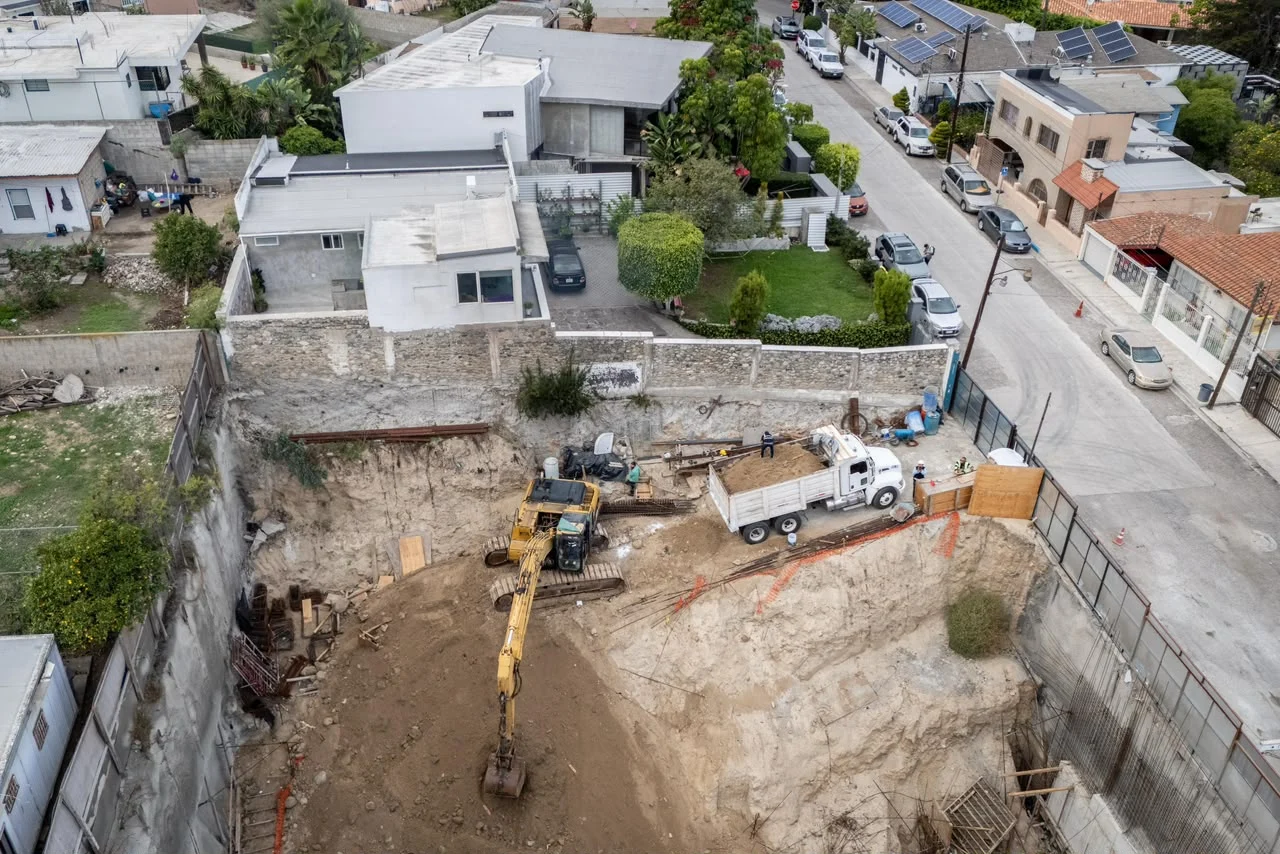 Vecinos de la Cacho exigen sanciones a constructora tras daños estructurales en sus viviendas