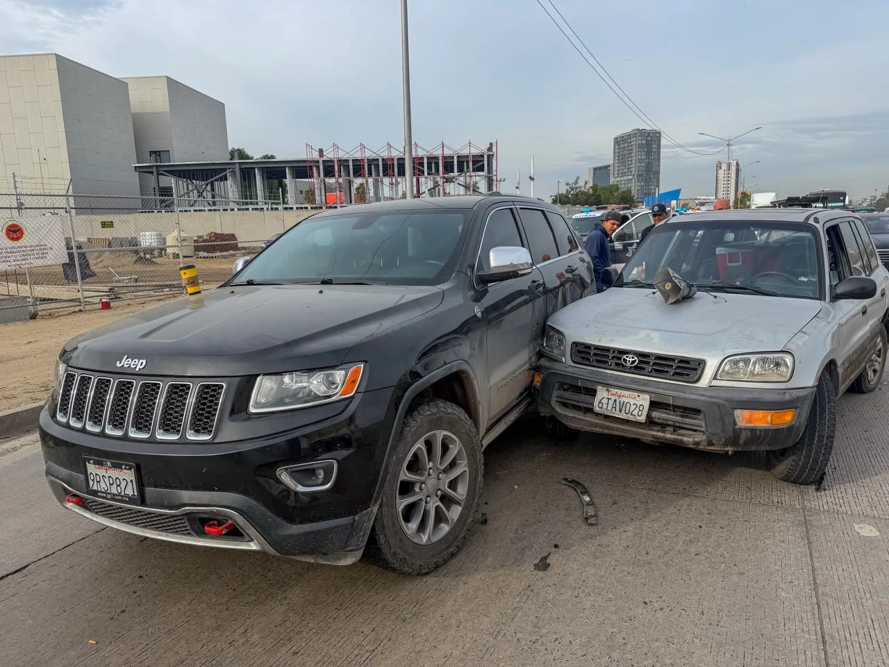 Choque múltiple en la Vía Rápida Alamar genera fuerte congestionamiento vial