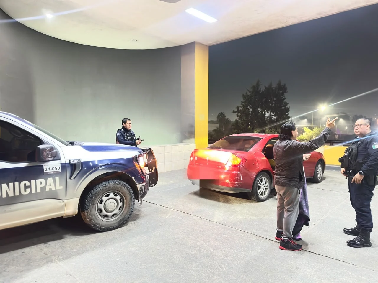 Policías de Tijuana auxilian a familia y trasladan de emergencia a bebé prematura